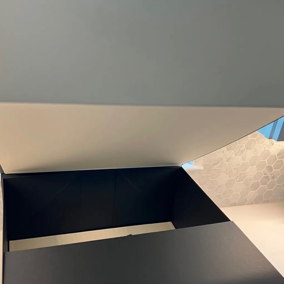 🔥FENDACE FENDI × VERSACE 15"×11"×6"
HUGE XL Empty Box🔥 - Picture 8 of 13